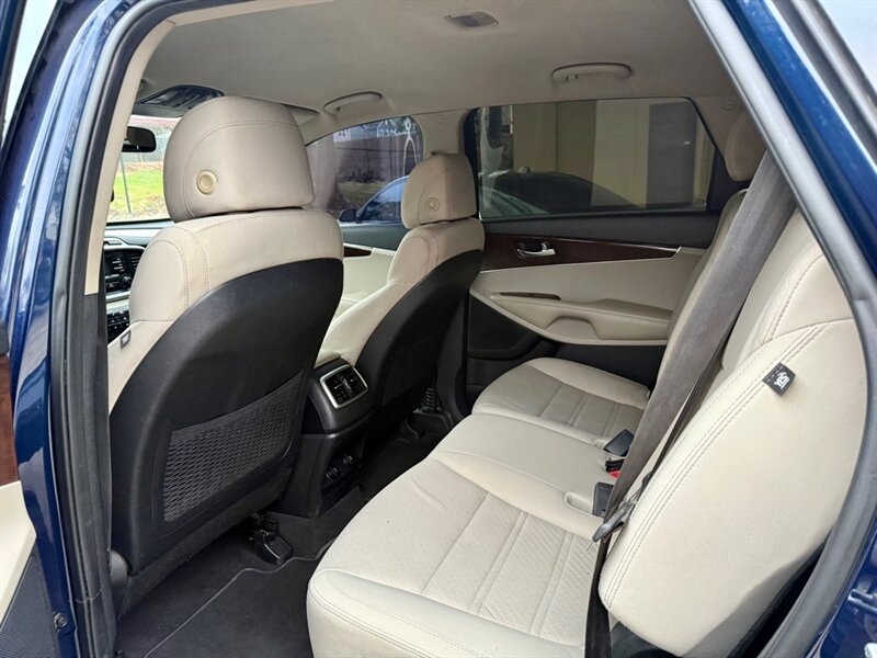 2017 Kia Sorento LX - Photo 7 - Gainesville, GA 30501