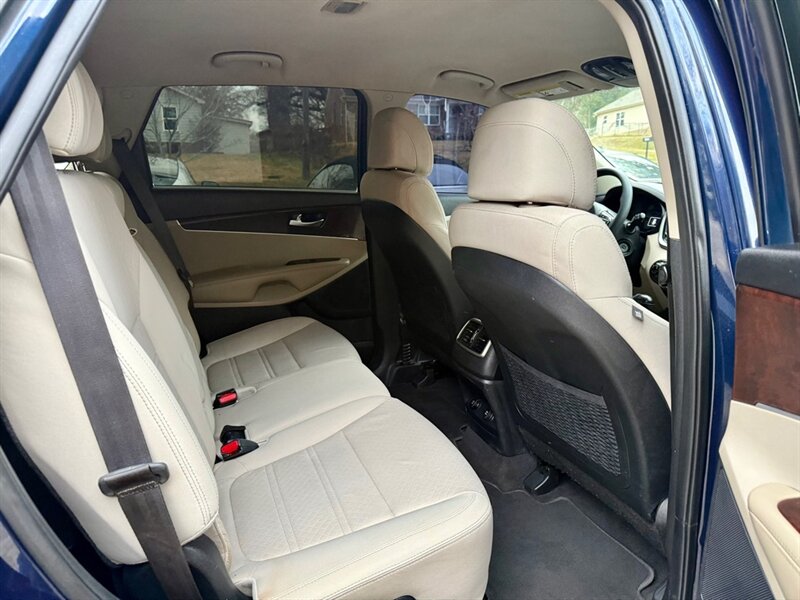 2017 Kia Sorento LX - Photo 8 - Gainesville, GA 30501