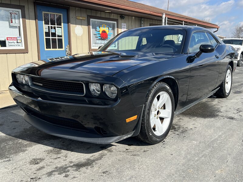 2013 Dodge Challenger SXT - Photo 2 - Canton, OH 44707