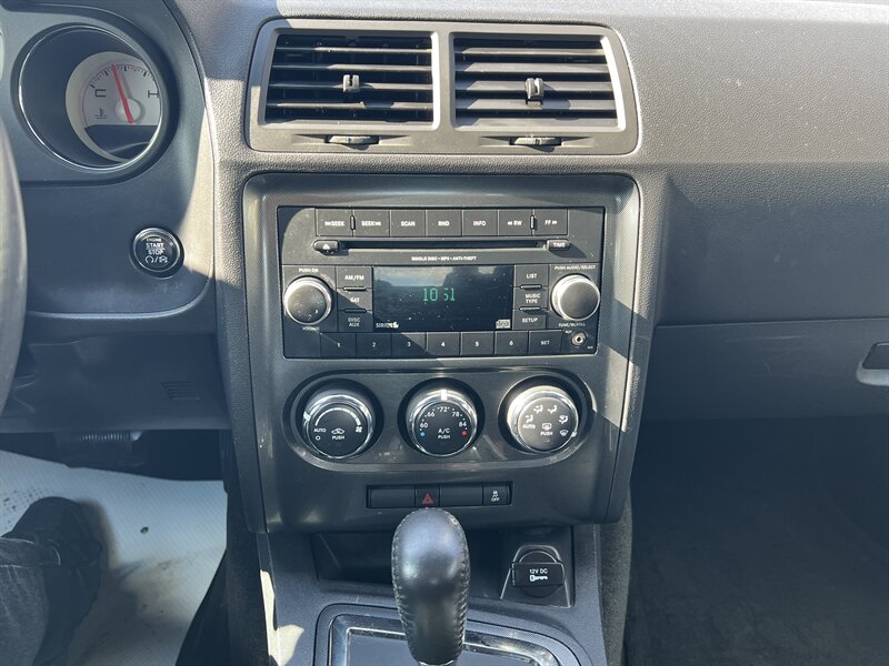 2013 Dodge Challenger SXT - Photo 5 - Canton, OH 44707