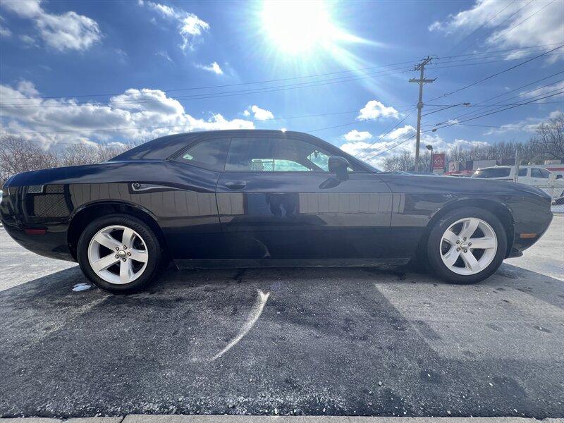 2013 Dodge Challenger SXT - Photo 13 - Canton, OH 44707