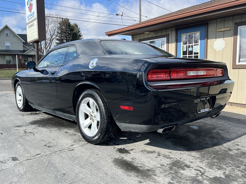 2013 Dodge Challenger SXT - Photo 9 - Canton, OH 44707