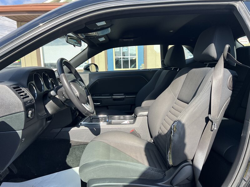 2013 Dodge Challenger SXT - Photo 4 - Canton, OH 44707
