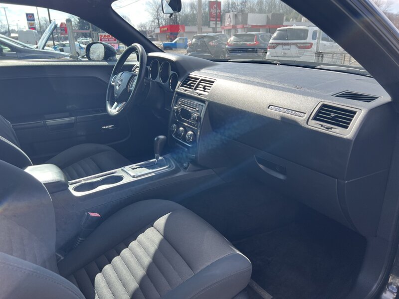 2013 Dodge Challenger SXT - Photo 14 - Canton, OH 44707