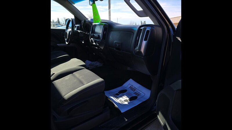 2017 Chevrolet Silverado 1500 LT - Photo 20 - Belfield, ND 58622