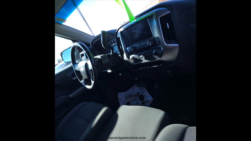 2017 Chevrolet Silverado 1500 LT - Photo 22 - Belfield, ND 58622