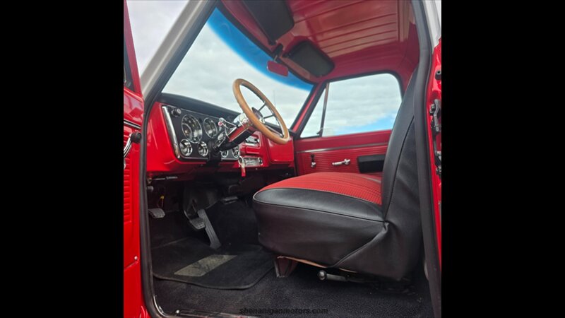 1970 Chevrolet C-10 - Photo 37 - Belfield, ND 58622