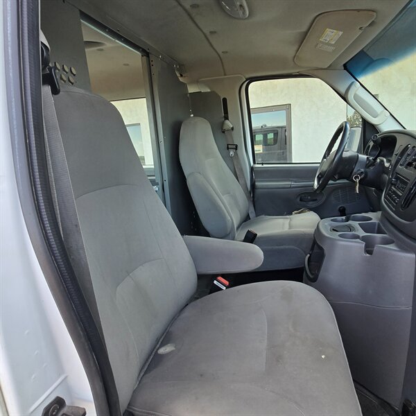 2005 Ford E-Series Van E-350 SD XL - Photo 5 - Belfield, ND 58622