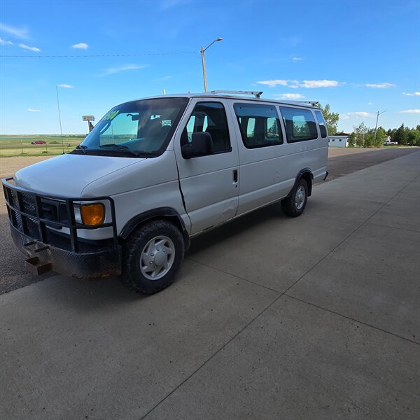 2005 Ford E-Series Van E-350 SD XL - Photo 3 - Belfield, ND 58622