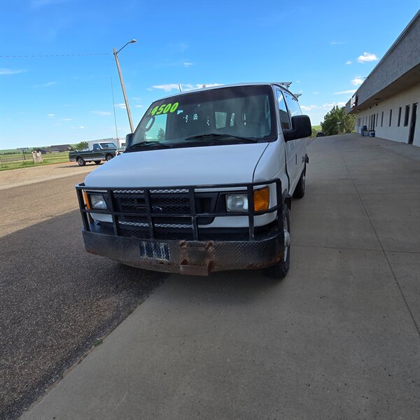 2005 Ford E-Series Van E-350 SD XL - Photo 4 - Belfield, ND 58622
