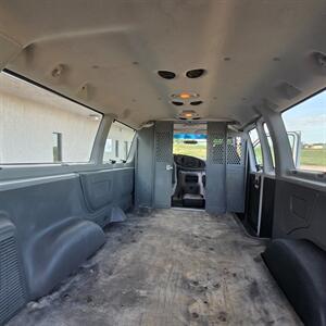 2005 Ford E-Series Van E-350 SD XL - Photo 7 - Belfield, ND 58622
