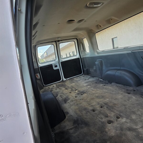 2005 Ford E-Series Van E-350 SD XL - Photo 6 - Belfield, ND 58622