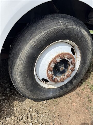 2004 Ford F650 Super Duty - Photo 13 - Belfield, ND 58622