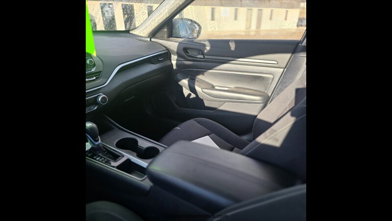 2024 Nissan Altima 2.5 S - Photo 11 - Belfield, ND 58622