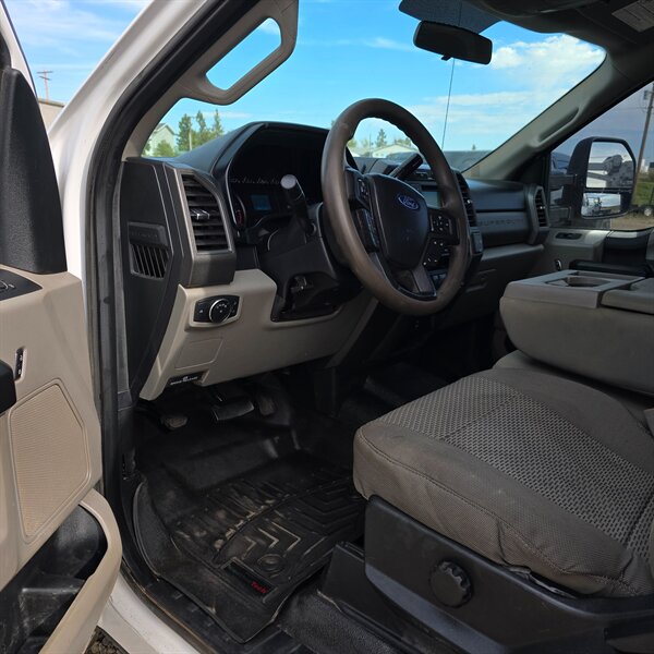 2019 Ford F-250 Super Duty XL - Photo 3 - Belfield, ND 58622