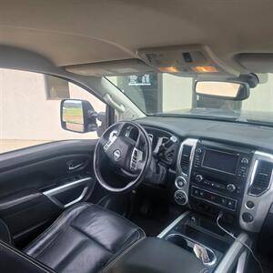 2018 Nissan Titan PRO-4X   - Photo 5 - Belfield, ND 58622