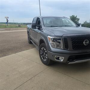 2018 Nissan Titan PRO-4X   - Photo 3 - Belfield, ND 58622