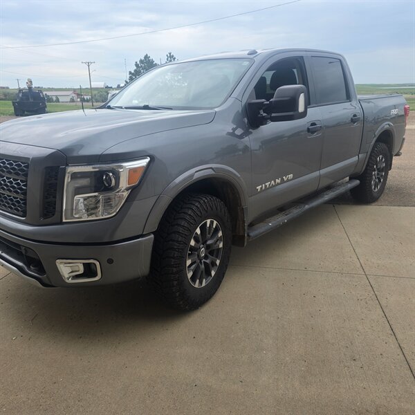 2018 Nissan Titan PRO-4X   - Photo 1 - Belfield, ND 58622