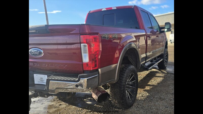 2018 Ford F-250 Super Duty Lariat - Photo 12 - Belfield, ND 58622