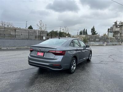 2024 Volkswagen Jetta SE - Photo 4 - Canoga Park, CA 91303
