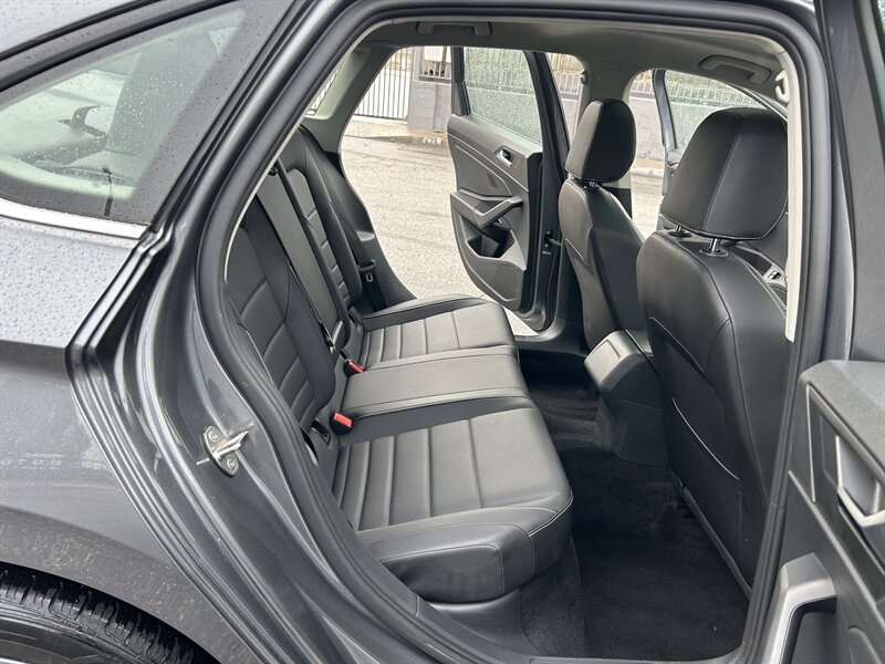 2024 Volkswagen Jetta SE - Photo 17 - Canoga Park, CA 91303