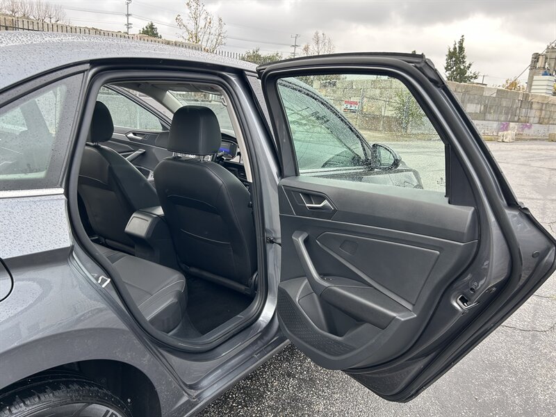 2024 Volkswagen Jetta SE - Photo 16 - Canoga Park, CA 91303