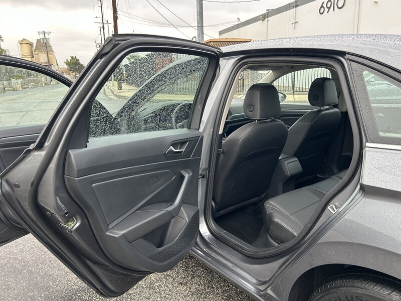 2024 Volkswagen Jetta SE - Photo 14 - Canoga Park, CA 91303