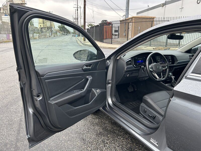 2024 Volkswagen Jetta SE - Photo 12 - Canoga Park, CA 91303
