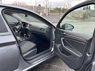 2024 Volkswagen Jetta SE - Photo 18 - Canoga Park, CA 91303