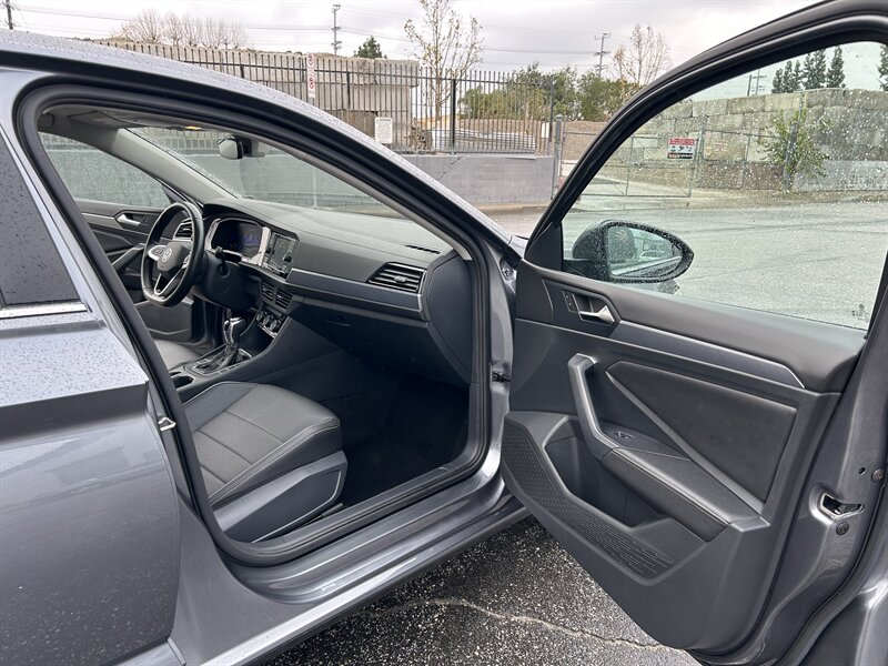 2024 Volkswagen Jetta SE - Photo 18 - Canoga Park, CA 91303