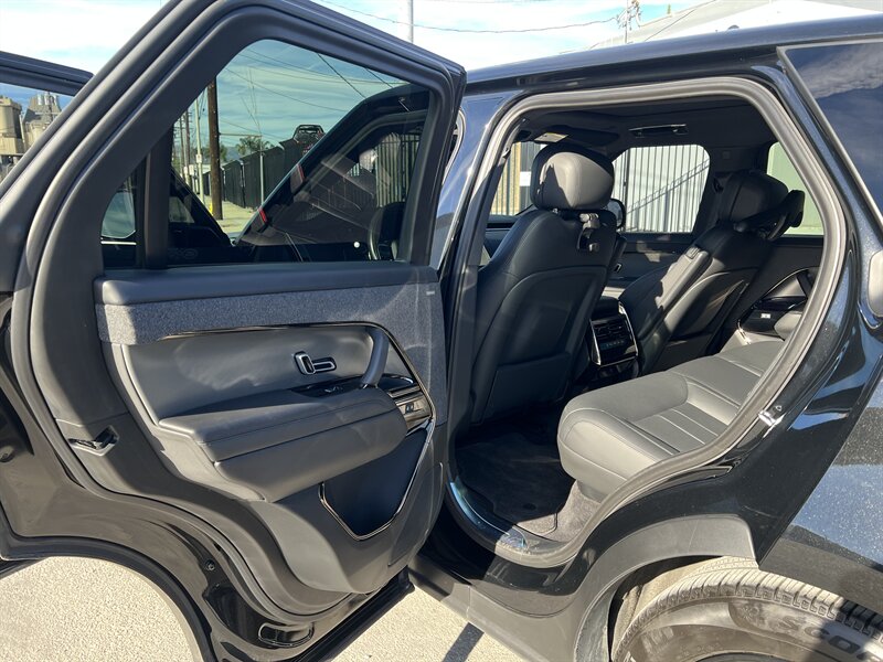 2025 Land Rover Range Rover Sport P360 SE - Photo 15 - Canoga Park, CA 91303