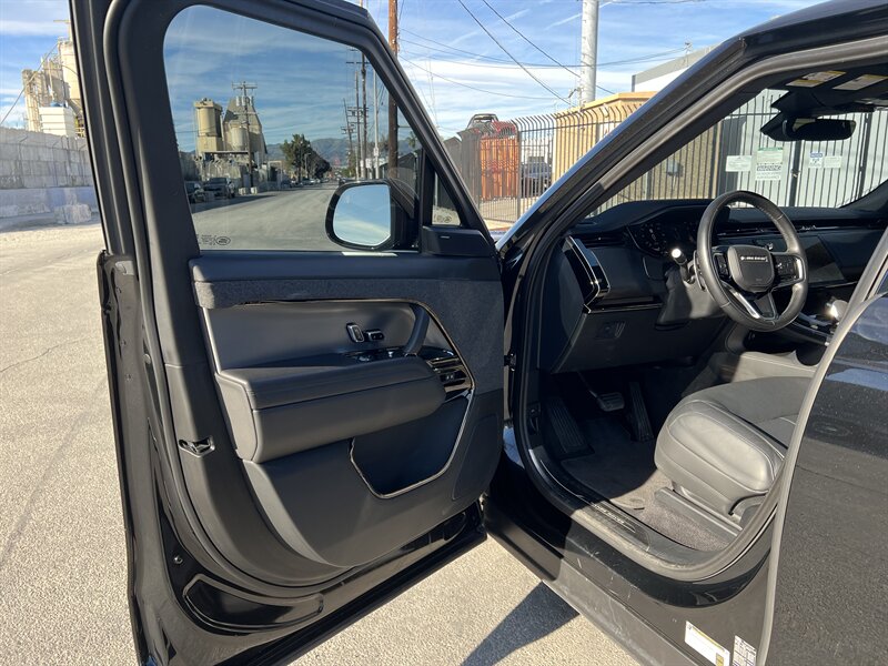2025 Land Rover Range Rover Sport P360 SE - Photo 13 - Canoga Park, CA 91303
