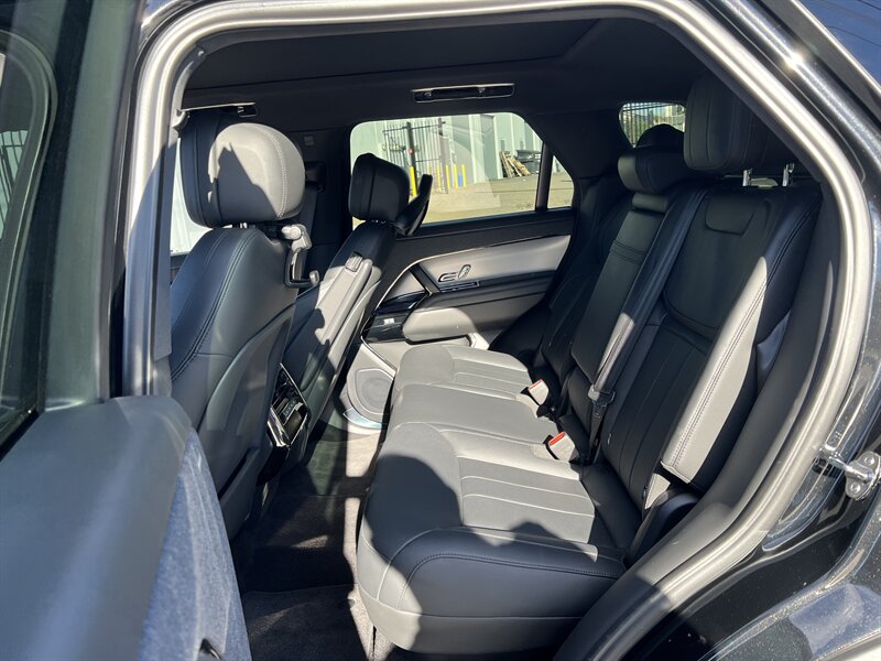 2025 Land Rover Range Rover Sport P360 SE - Photo 16 - Canoga Park, CA 91303