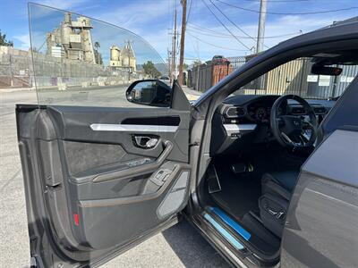 2021 Lamborghini Urus - Photo 14 - Canoga Park, CA 91303