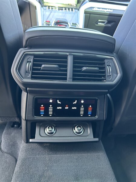 2021 Lamborghini Urus - Photo 22 - Canoga Park, CA 91303