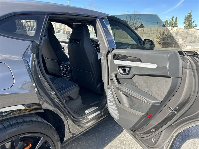 2021 Lamborghini Urus - Photo 18 - Canoga Park, CA 91303