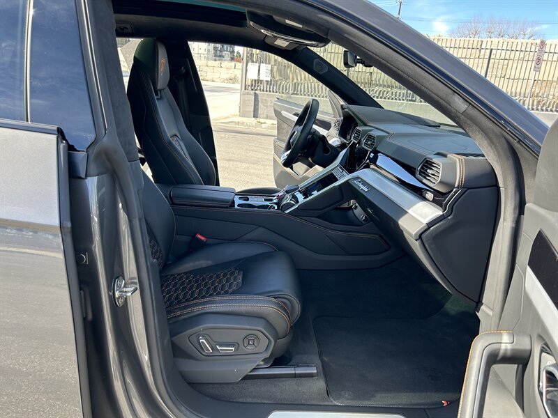 2021 Lamborghini Urus - Photo 21 - Canoga Park, CA 91303