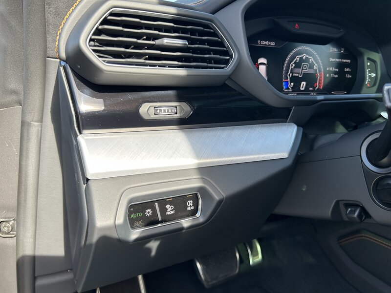 2021 Lamborghini Urus - Photo 28 - Canoga Park, CA 91303