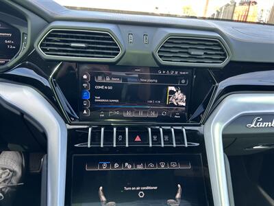 2021 Lamborghini Urus - Photo 32 - Canoga Park, CA 91303