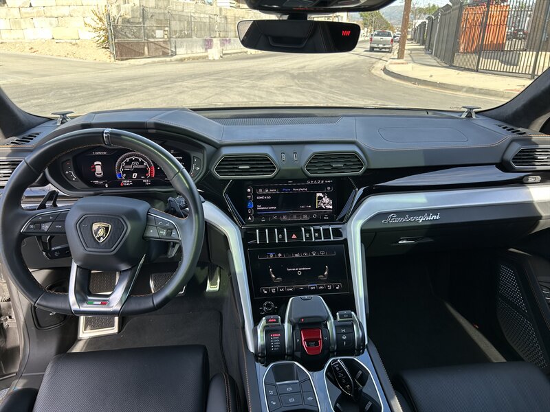 2021 Lamborghini Urus - Photo 23 - Canoga Park, CA 91303