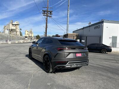 2021 Lamborghini Urus - Photo 3 - Canoga Park, CA 91303
