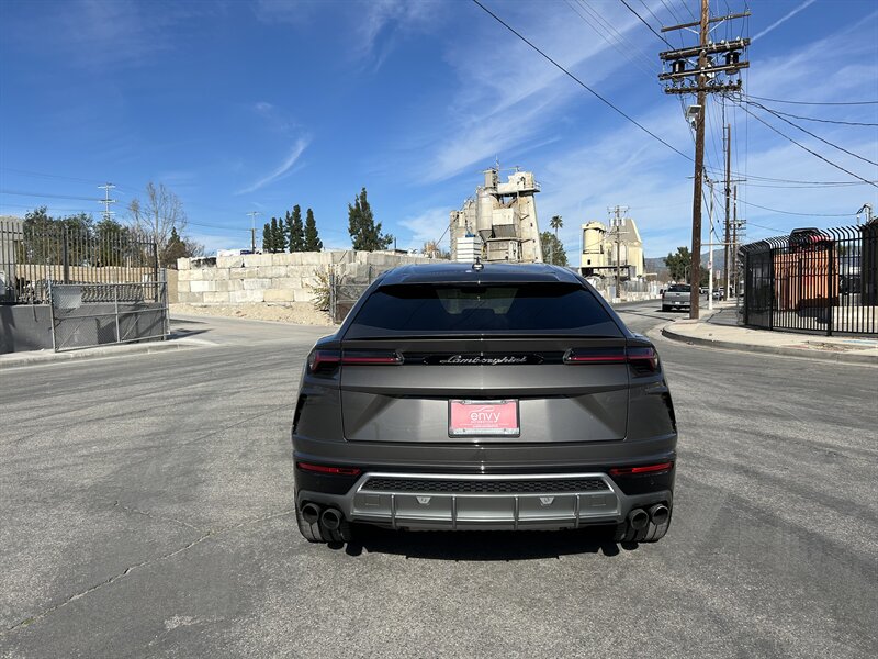 2021 Lamborghini Urus - Photo 8 - Canoga Park, CA 91303