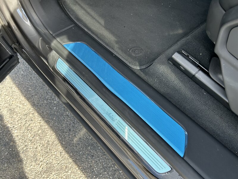 2021 Lamborghini Urus - Photo 26 - Canoga Park, CA 91303