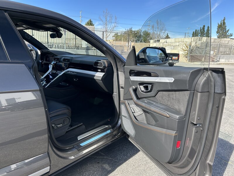 2021 Lamborghini Urus - Photo 20 - Canoga Park, CA 91303
