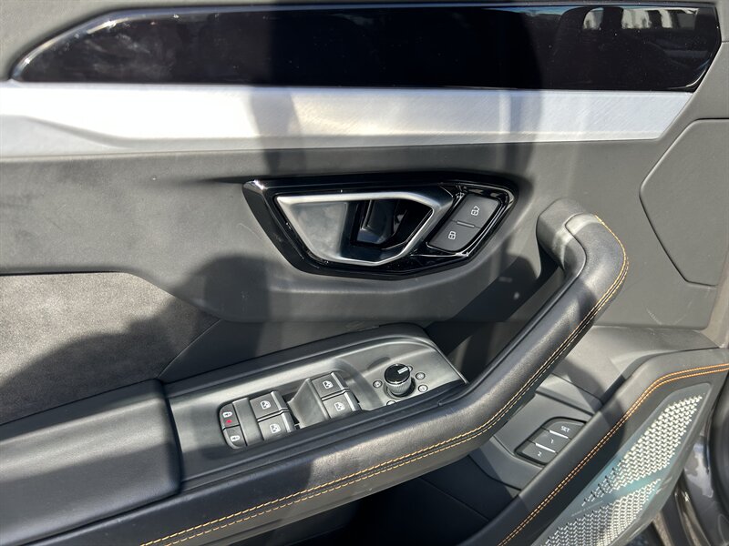 2021 Lamborghini Urus - Photo 24 - Canoga Park, CA 91303