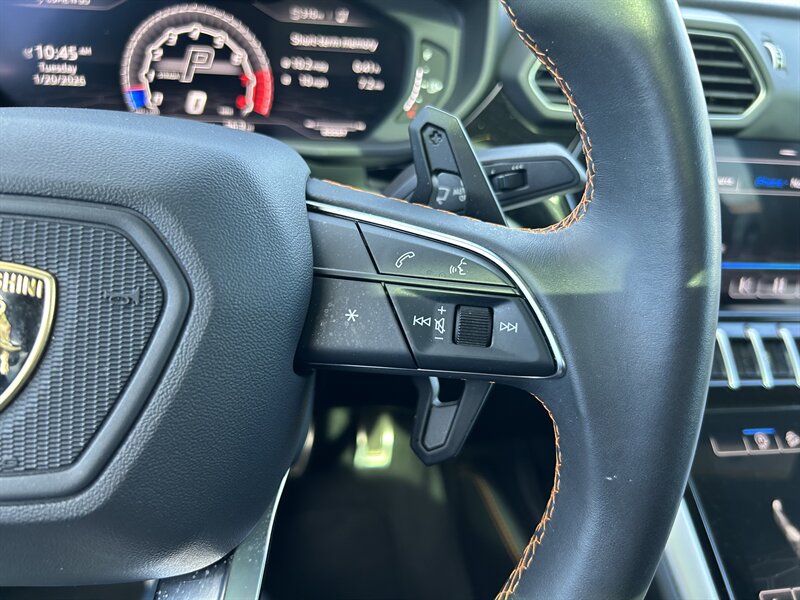 2021 Lamborghini Urus - Photo 36 - Canoga Park, CA 91303
