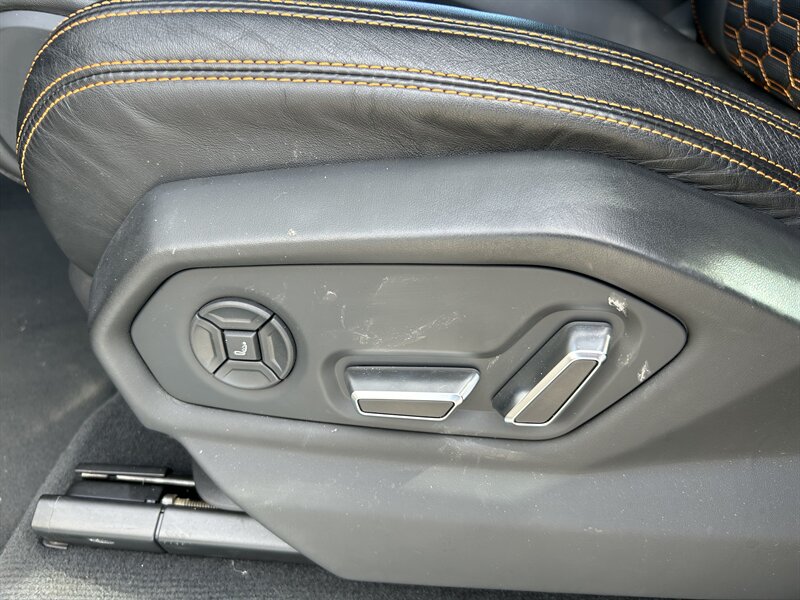 2021 Lamborghini Urus - Photo 27 - Canoga Park, CA 91303