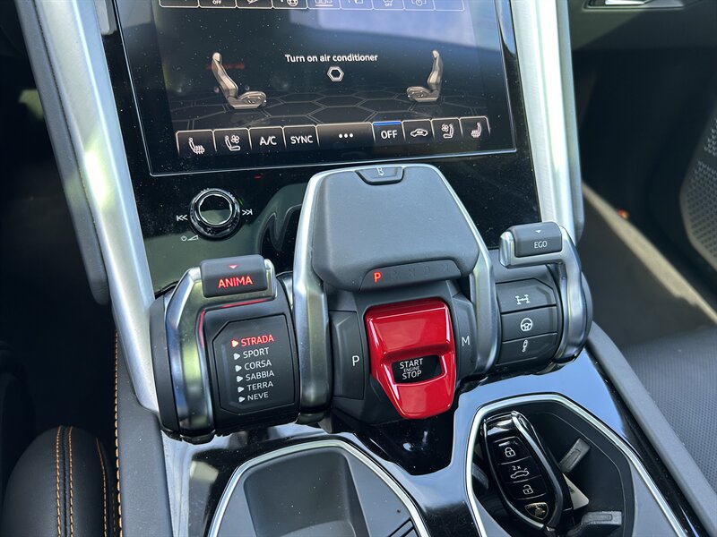 2021 Lamborghini Urus - Photo 30 - Canoga Park, CA 91303