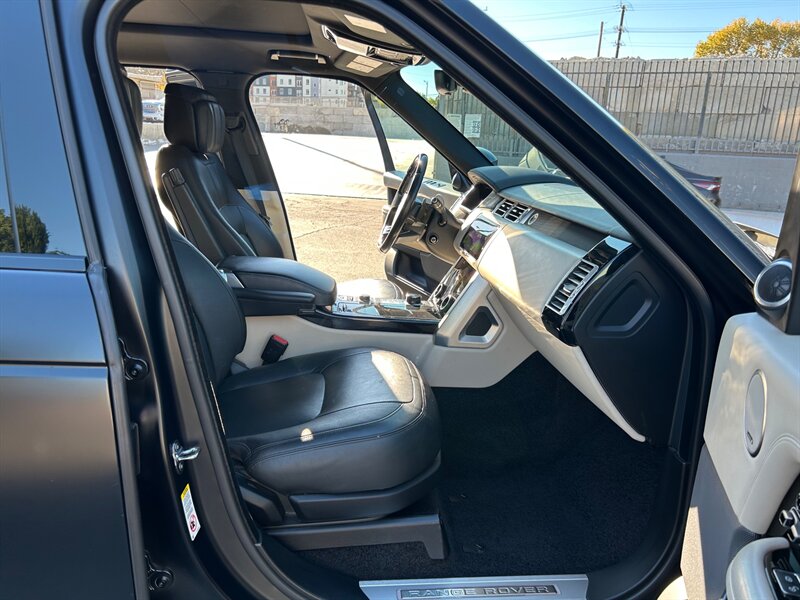 2020 Land Rover Range Rover Supercharged LWB - Photo 19 - Canoga Park, CA 91303