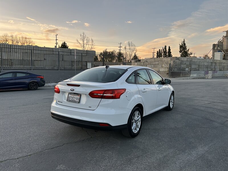 2018 Ford Focus SE - Photo 4 - Canoga Park, CA 91303